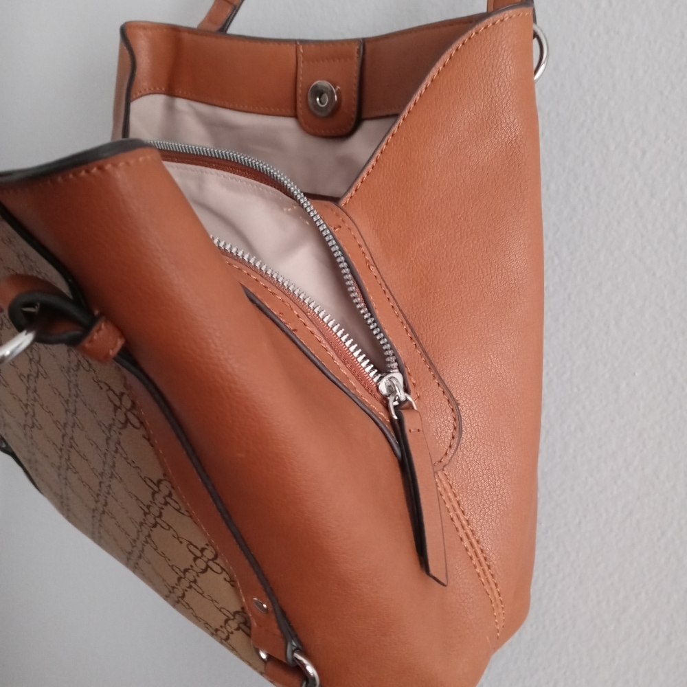 Nine West purse color brown Excellent Zippers Inside Good Condition - Picture 4 of 14